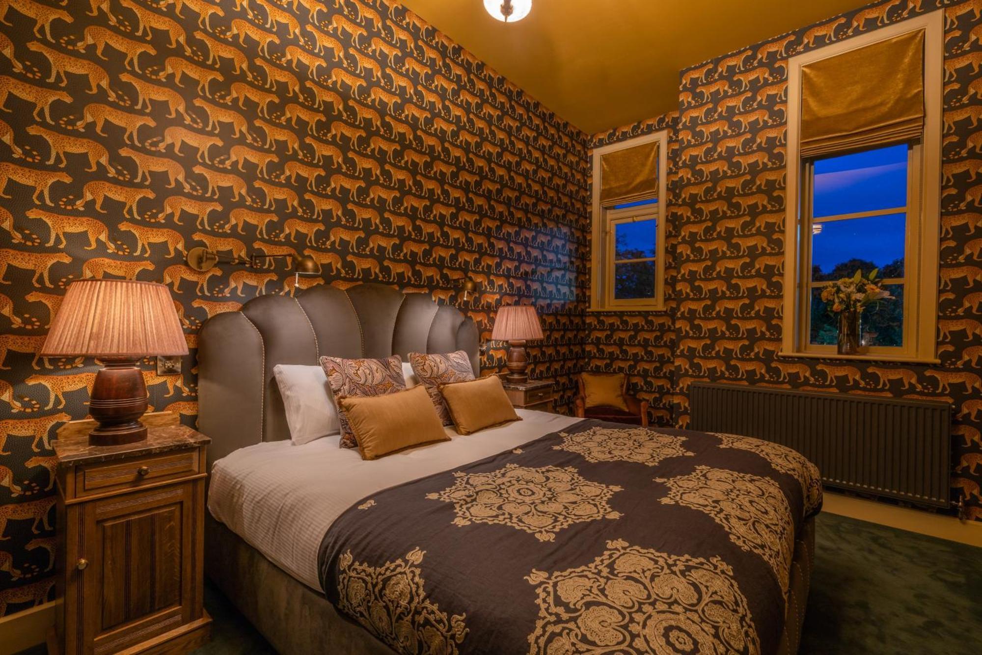 Albero Bedrooms Bedford Exteriör bild